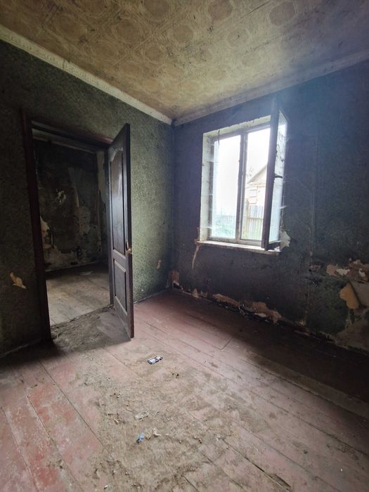 Продається будинок  у центрі с. Бабинці  для дачі чи нової забудови