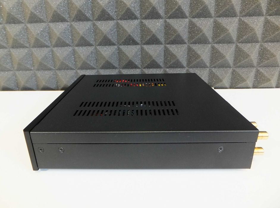 EMOTIVA STEALTH DC-1 - przetwornik DAC z przedwzmacniaczem / karton