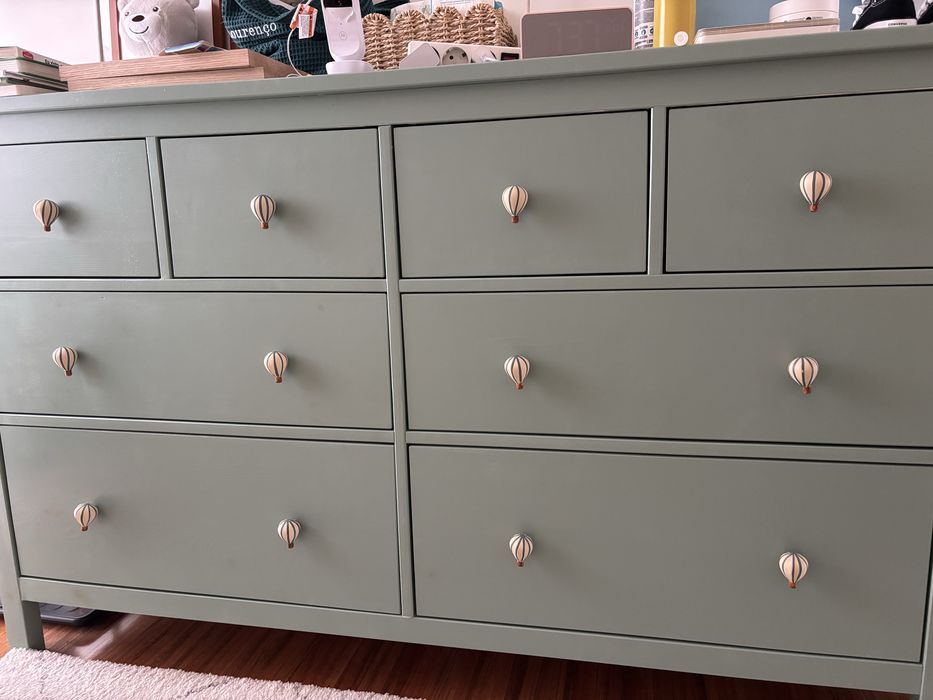 Cómoda HEMNES IKEA pintada