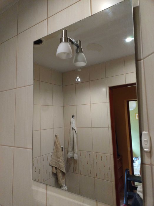 Lustro łazienkowe z oświetleniem