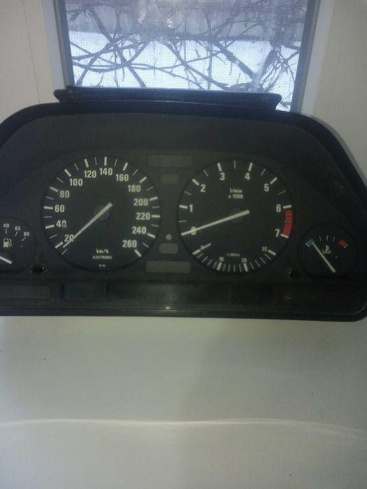 Приборна панель машини  бмв