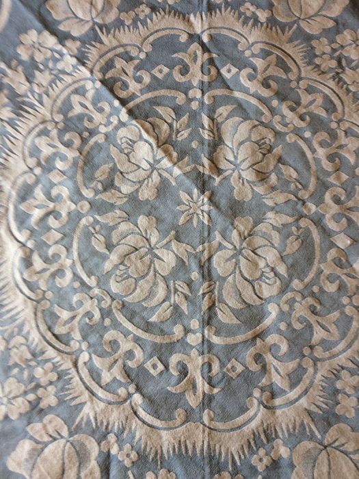 Colcha em linho. Dupla face.