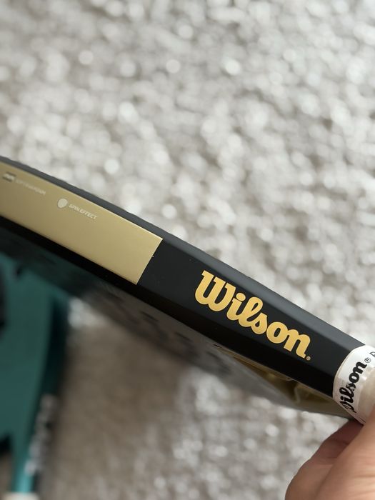 Wilson Blade Pro V2 Padel 365g – Carbono – Preto/Dourado