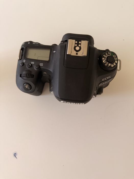 Фотоаппарат Canon 77D
