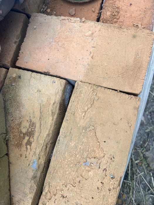 Красный и белый кирпич