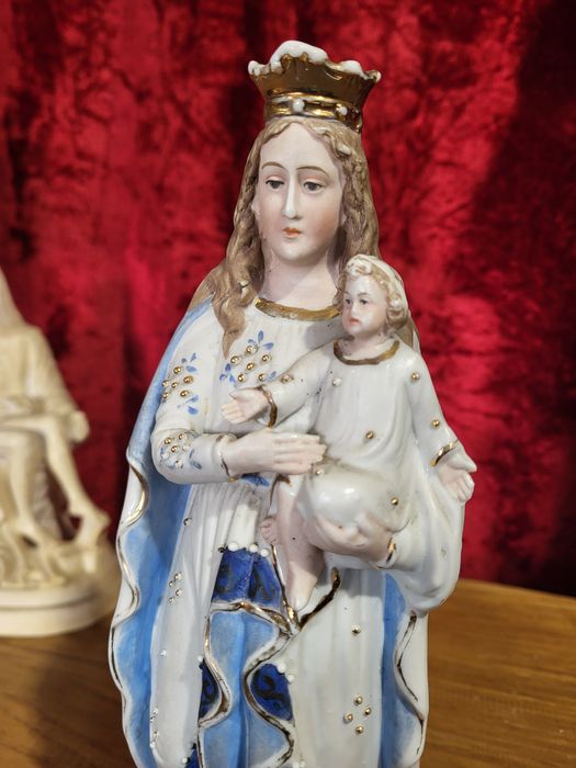 Biskwit Maryja Królowa stara figurka Matki Bożej