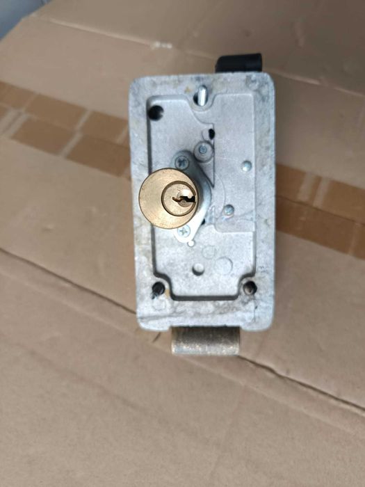 Trinco elétrico exterior