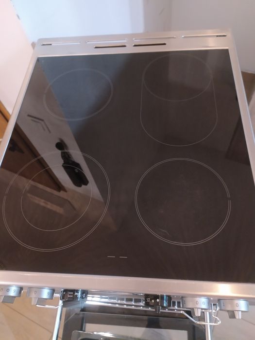Kuchenka elektryczna gorenje z płytą ceramiczną
