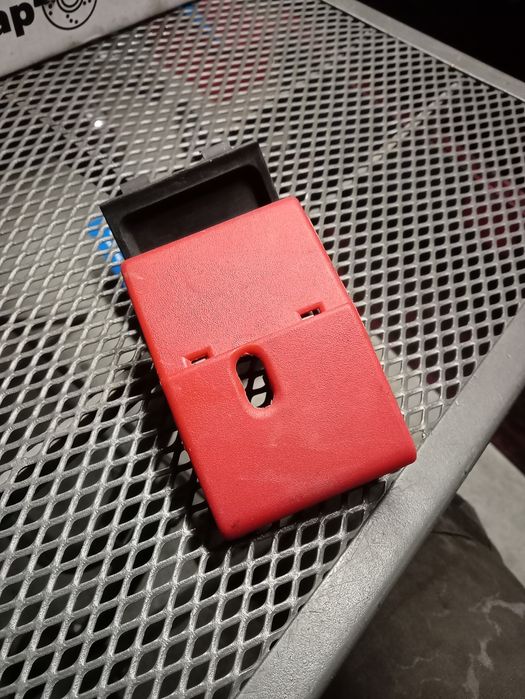 Uchwyt otwierania maski Mercedes w124