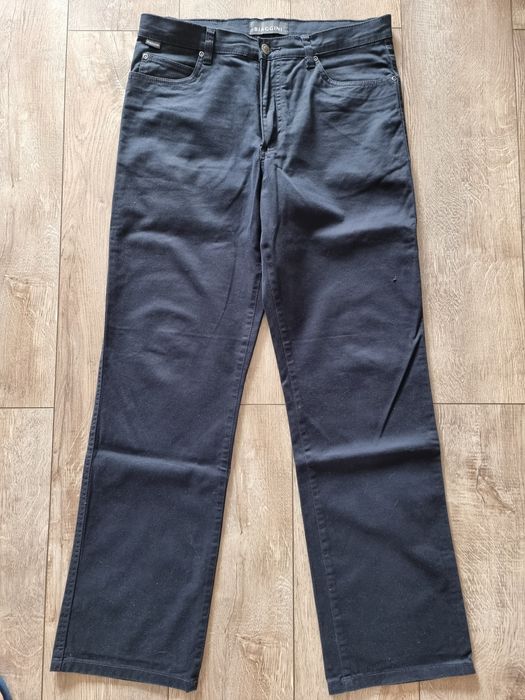 Czarne spodnie proste, szersza nogawka. Regular fit. Czarne.