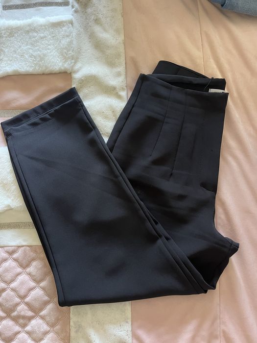 Calça estilo zara preta como nova!