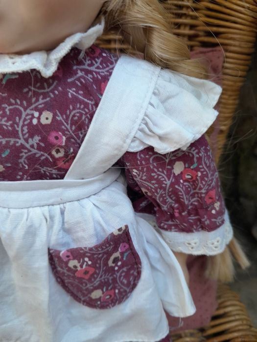 Boneca vintage em porcelana.