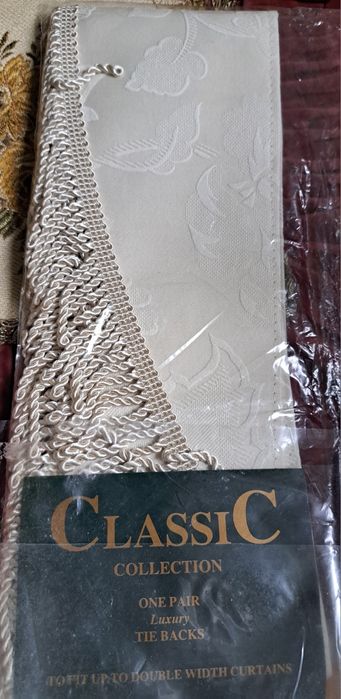 Dwie eleganckie obejmy opaski do zasłon z frędzlami w kolorze ecru