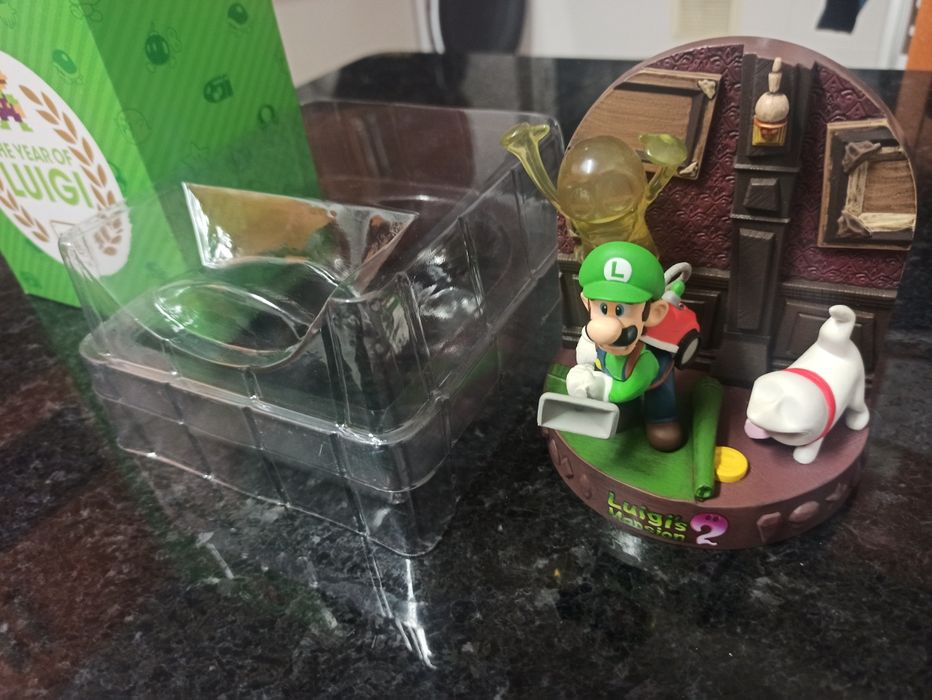 The year of Luigi 30th. Luigi's Mansion 2 Estátua Club Nintendo