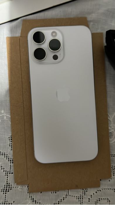 iPhone 16 Pro Max Branco