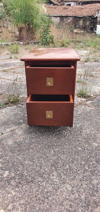 camiseiros,  mesinhas de cabeceira