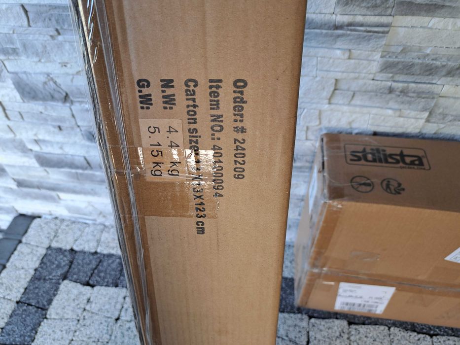 Skrzynka pocztowa z gazetownikiem