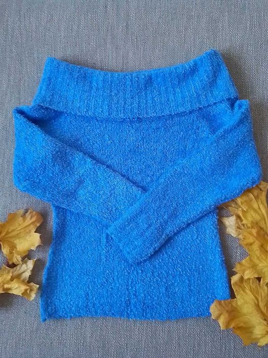 Sweter niebieski (nowy)