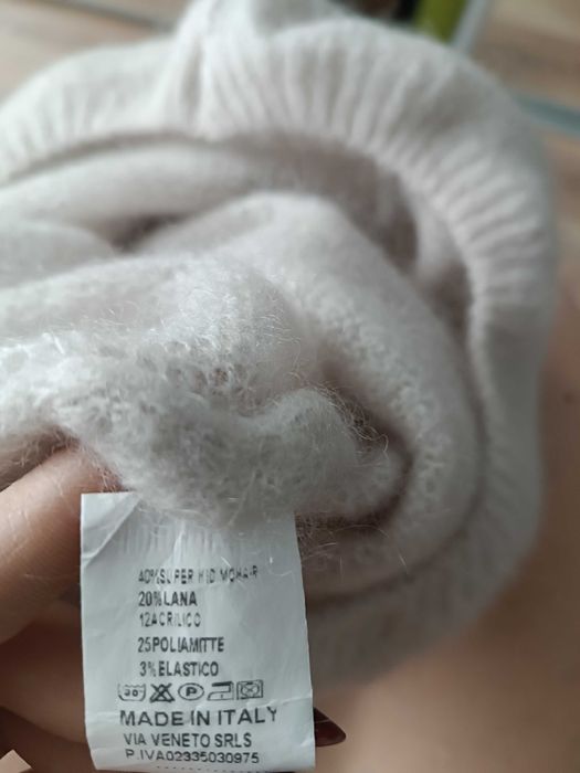 Sweter moher kid wełna rozszerzane rękawy koronka