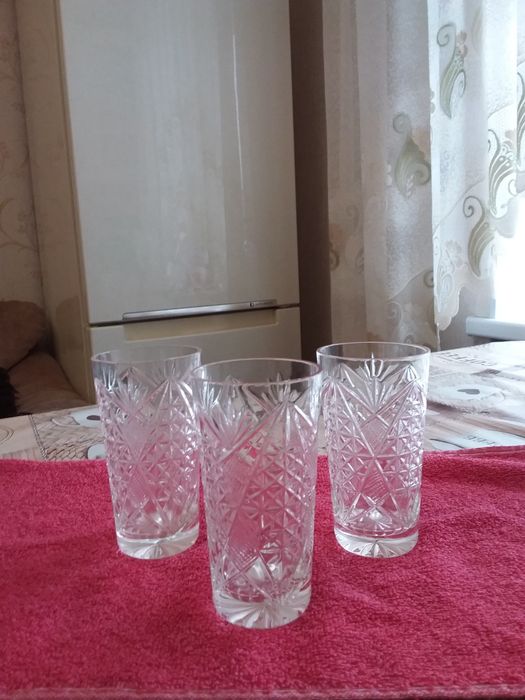 Хрустальные стаканы и рюмки