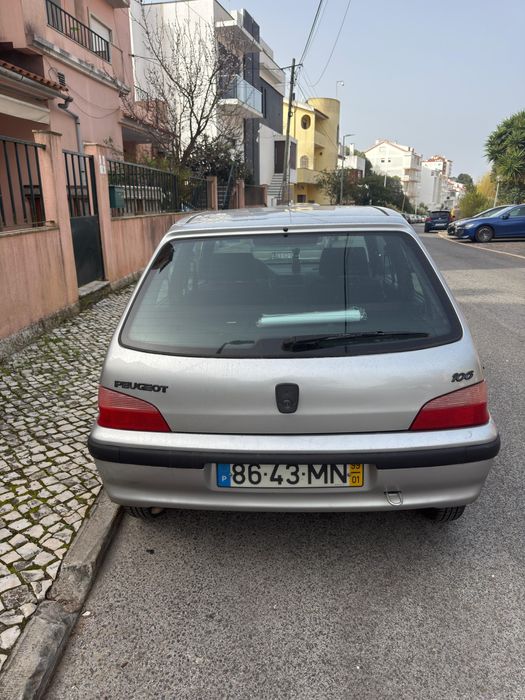 Em bom estado o carro dado que é de 1998
