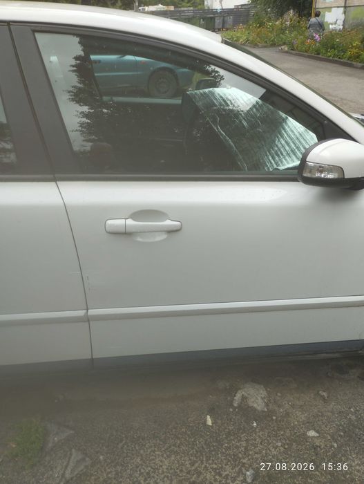 Автомобіль  volvo v50