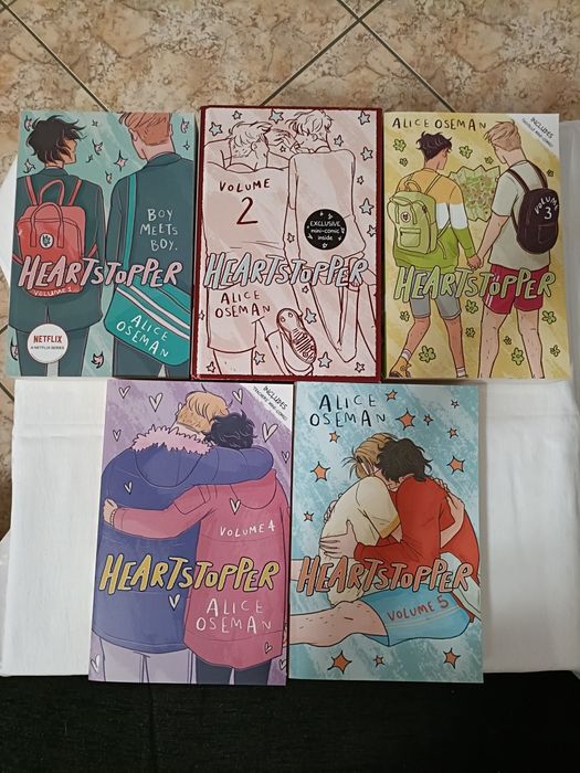 Coleção "Heartstopper", o livro 2 sendo de capa dura