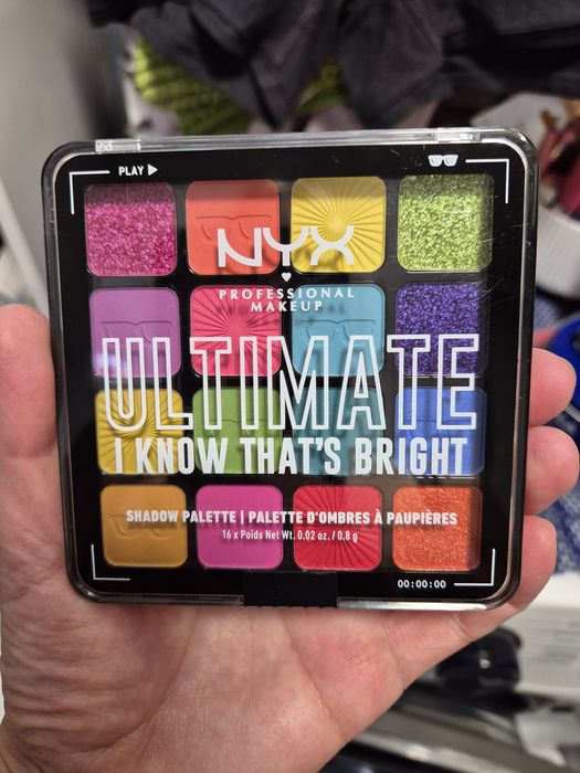 Sprzedam nowe nie otwarte cienie.