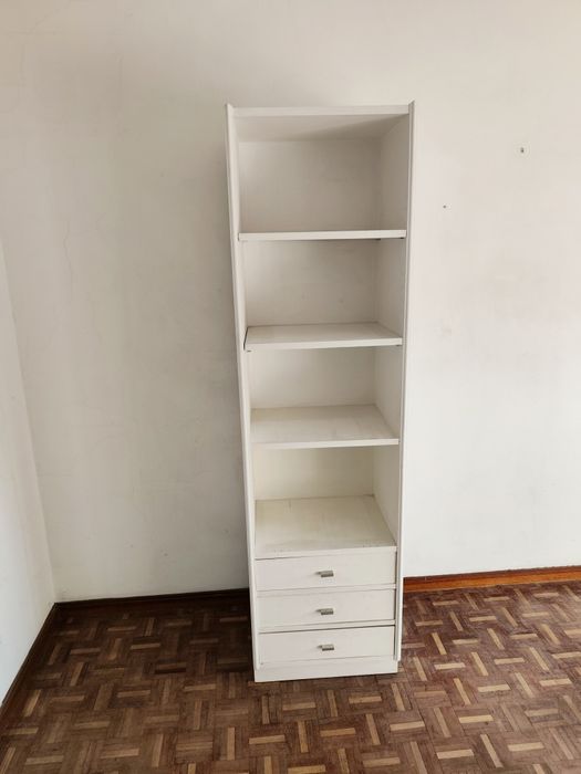 Estante em madeira