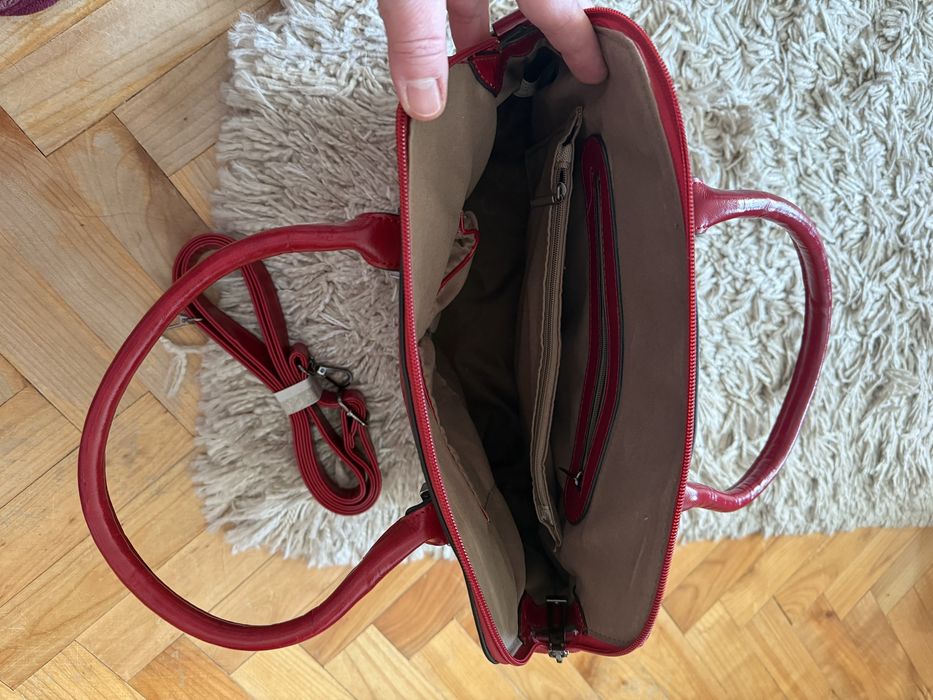 Czerwona torebka ze skory