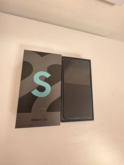 Флагман від Samsung S22