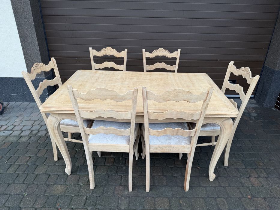 Stół krzesła w stylu ludwikowskim po renowacji oczyszczony Ludwik XV