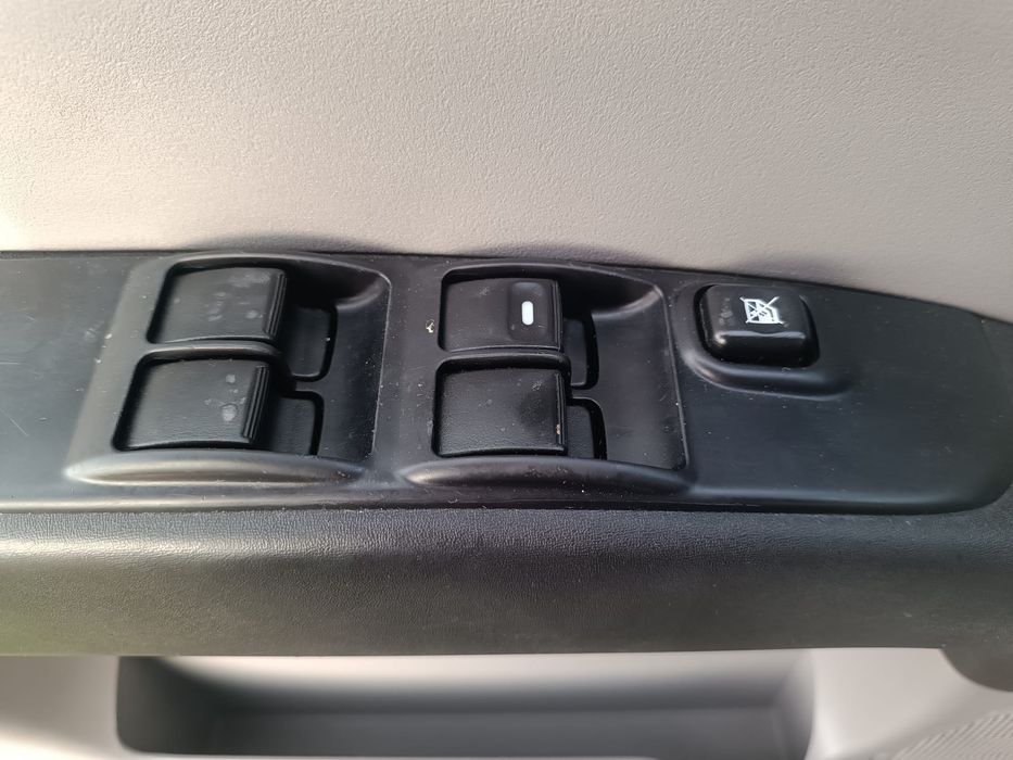 Mitsubishi L200 4x4 2010 Documentos alemães.