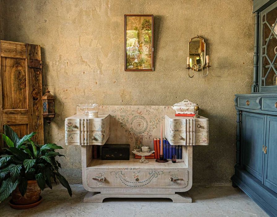 Consola Deco com pintura decorariva.