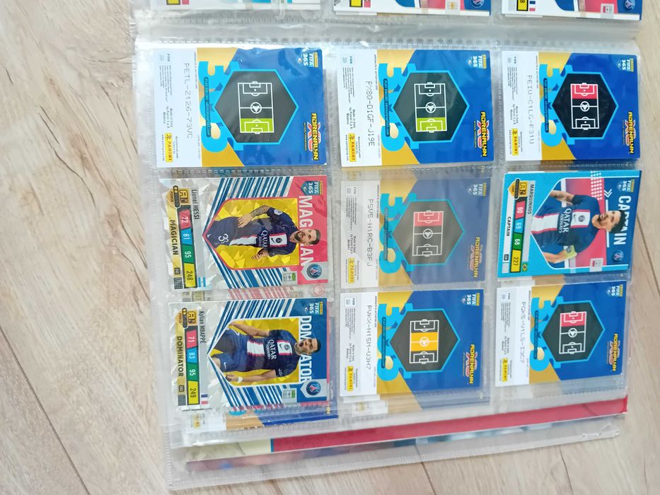 Karty Piłkarskie 3 prawie pełne albumy z 3 kolekcji widocznych na zdj.