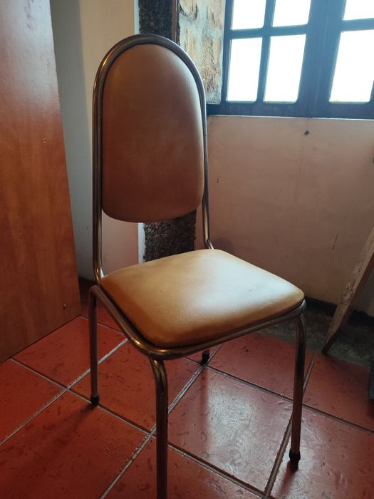 Mesa de cozinha + 4 cadeiras