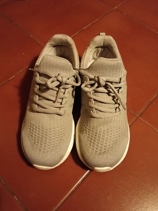 2 pares de sapatilhas de tecido rosa e cinzento