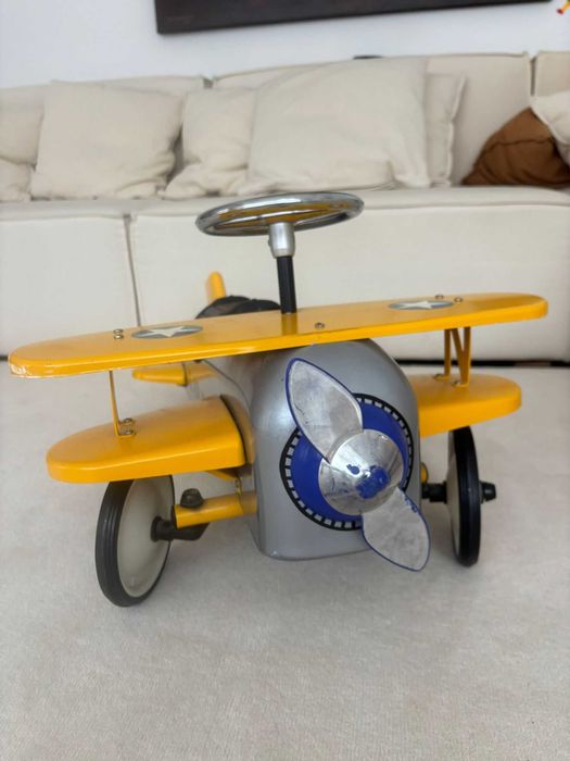 Avião infantil estilo vintage