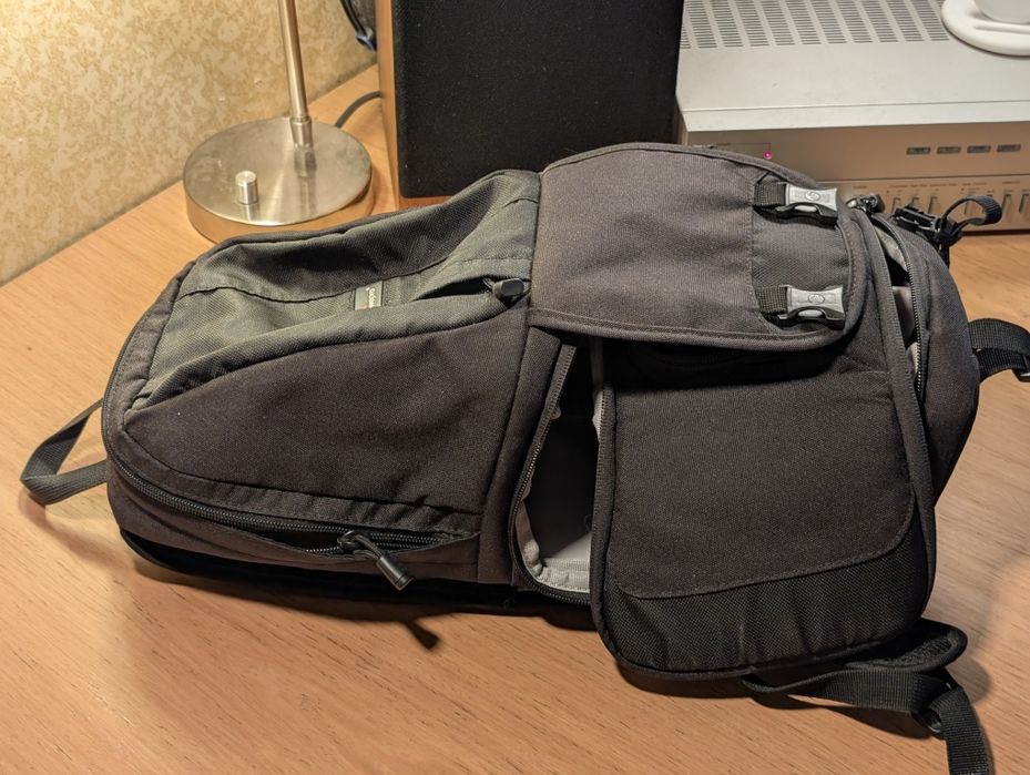 Продам рюкзак для фотоапарата Lowepro Fastpack 100