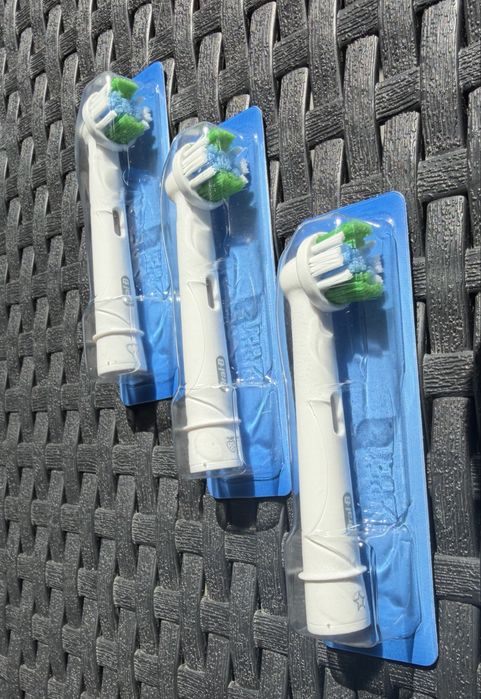 3 szczoteczki do oral-b