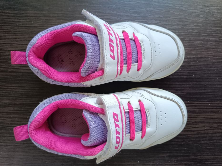 Дитячі білі кросівки