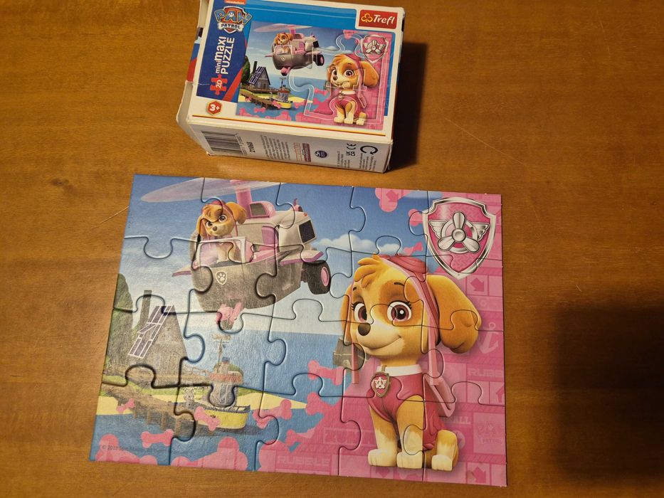 4 x puzzle + gra na jagody + zegar z liczbami