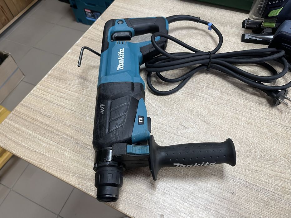 Makita HR2641 / перфоратор Макіта 800W 2.4J