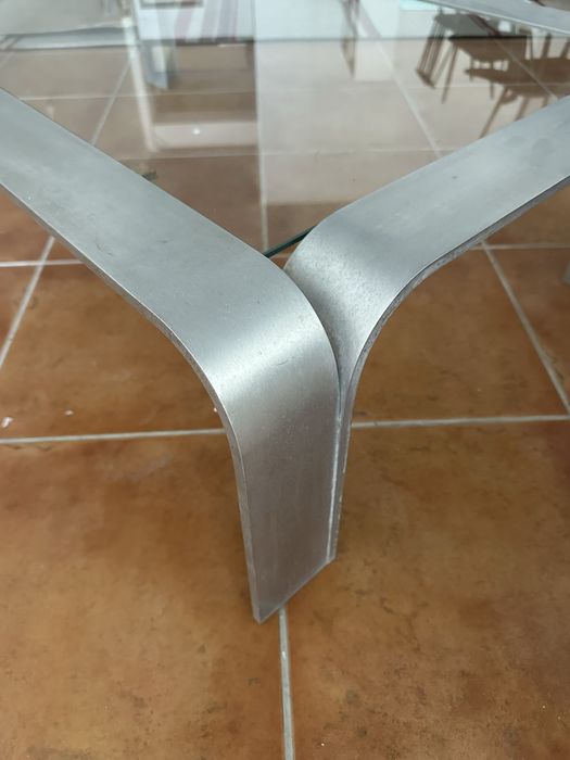 Mesa de Centro Moderna em Vidro e Metal