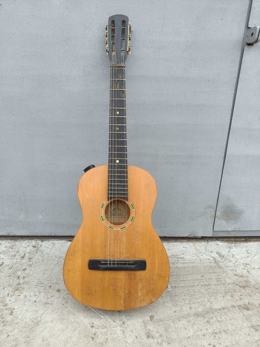 Продам  б/у  гитару