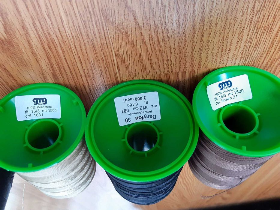 Нитки для швейних машин Poliestere 100% Італія 15,20,30,40,60 (3000 м)