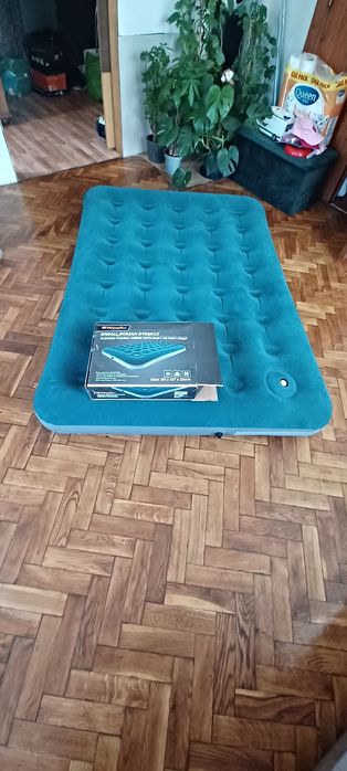 Materac dmuchany z wmontowaną pompką nożną RIWALL PRO