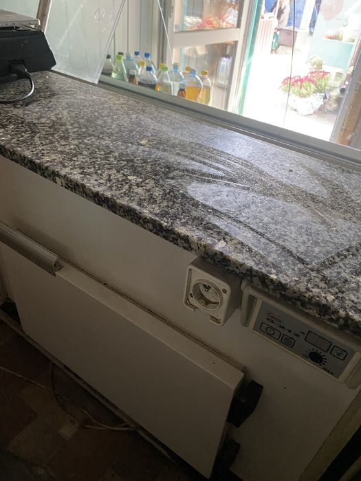 Холодильна вітрина