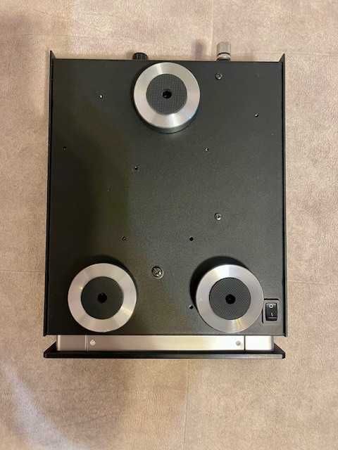 Продам фонокорректор шведской компании Primare Systems AB R20