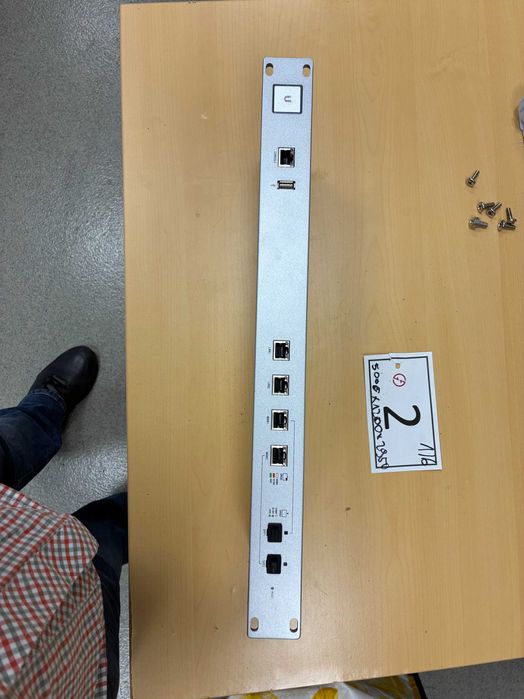 Kontroler serwerowy Ubiquiti UBI USG-PRO-4-EU srebrny